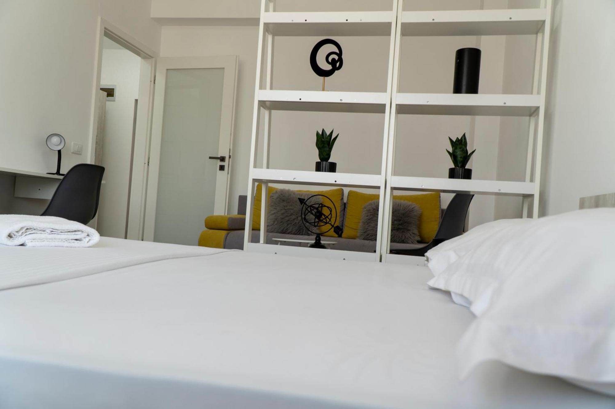 Center Apartment Palas Mall View ยาช ภายนอก รูปภาพ