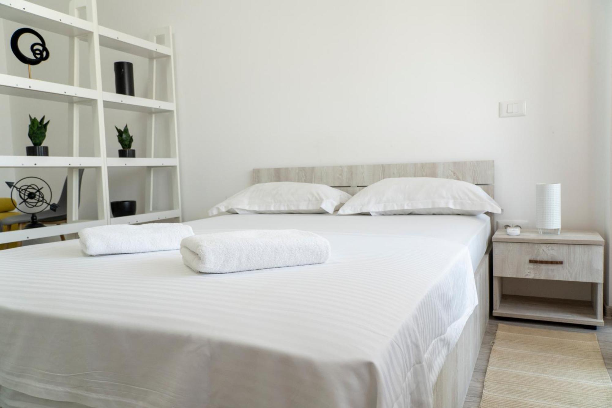 Center Apartment Palas Mall View ยาช ภายนอก รูปภาพ