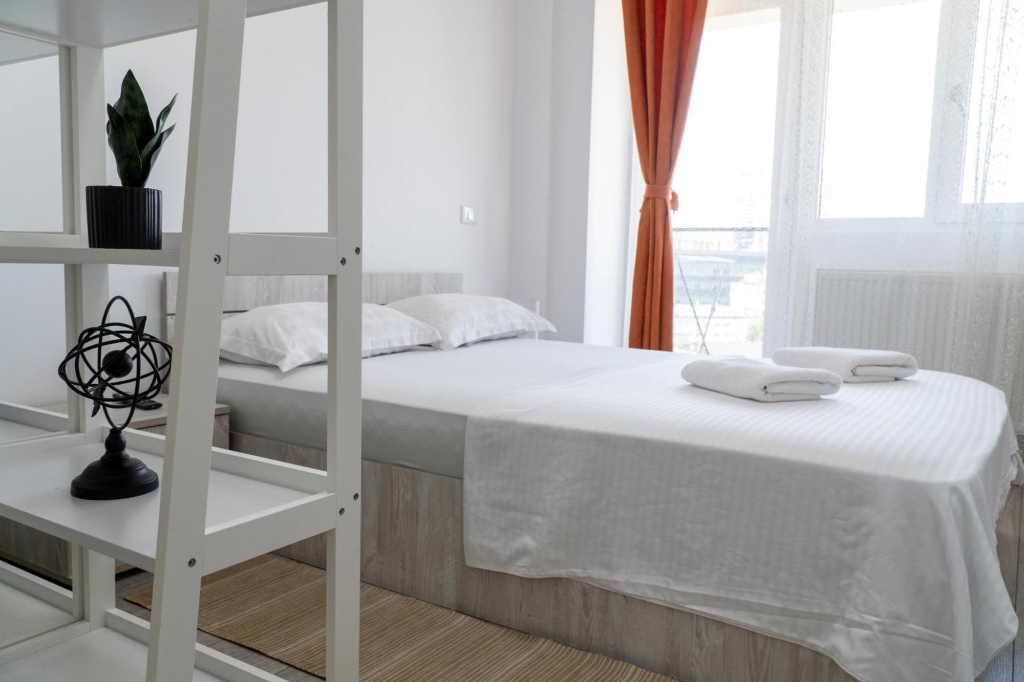 Center Apartment Palas Mall View ยาช ภายนอก รูปภาพ